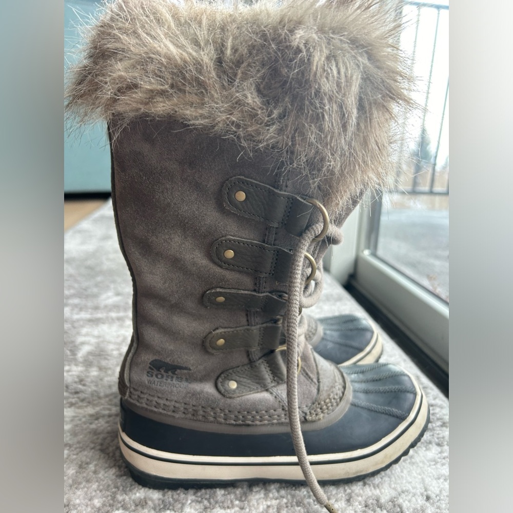 Sorel Boots - Joan of Arc - size 6 - gently worn - Brown/Black